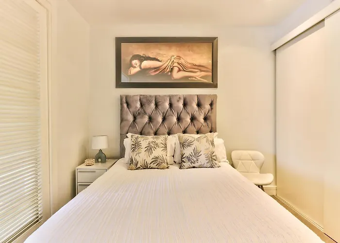 Urban Oasis Suite- Modern Comfort Meets Hotel Lux
