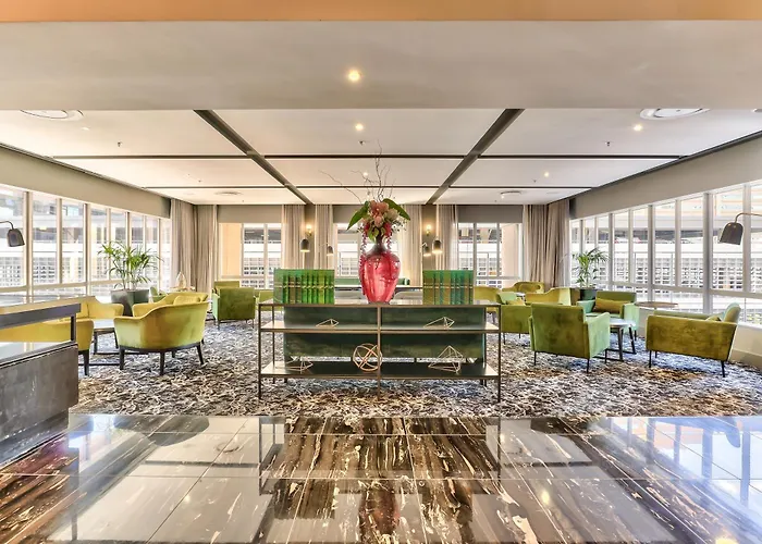 Urban Oasis Suite- Modern Comfort Meets Hotel Lux