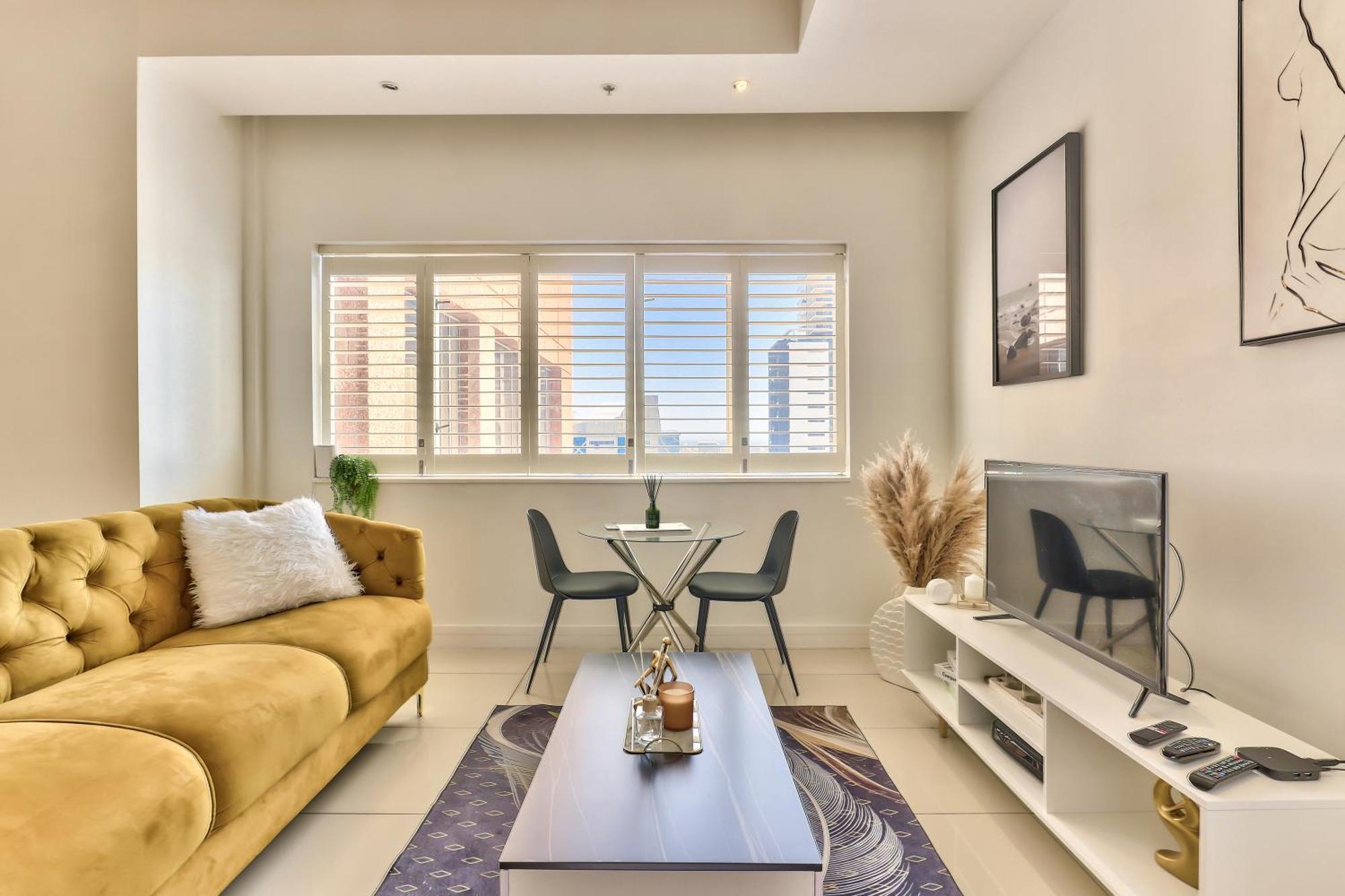 Apartment Urban Oasis Suite- Modern Comfort Meets Lux