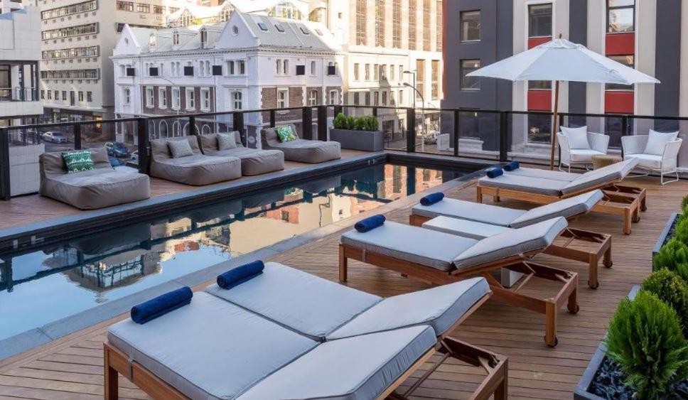 Apartment Urban Oasis Suite- Modern Comfort Meets Lux *