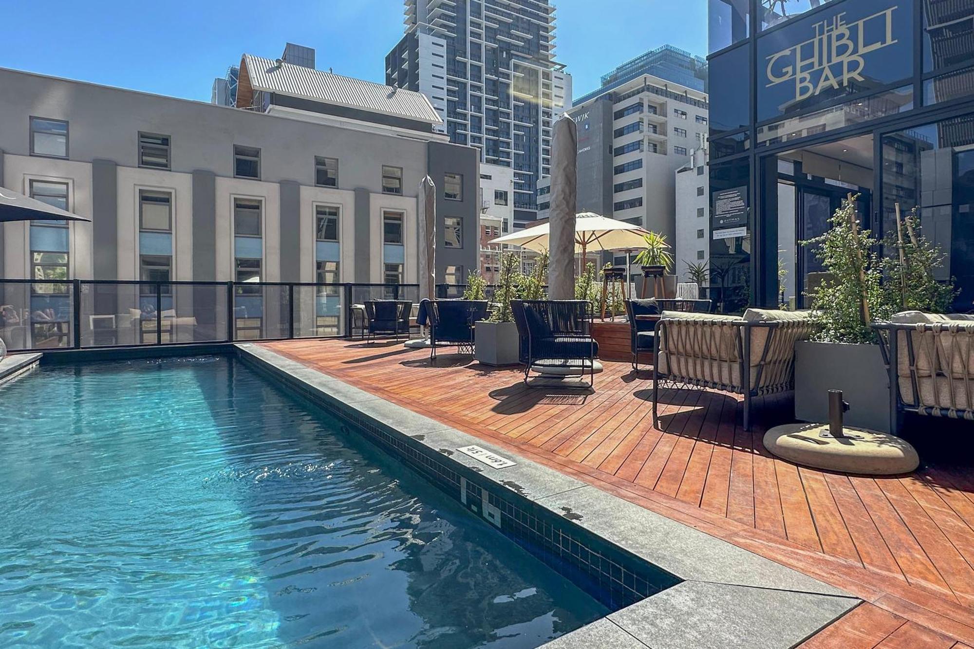 Urban Oasis Suite- Modern Comfort Meets Lux Apartment *