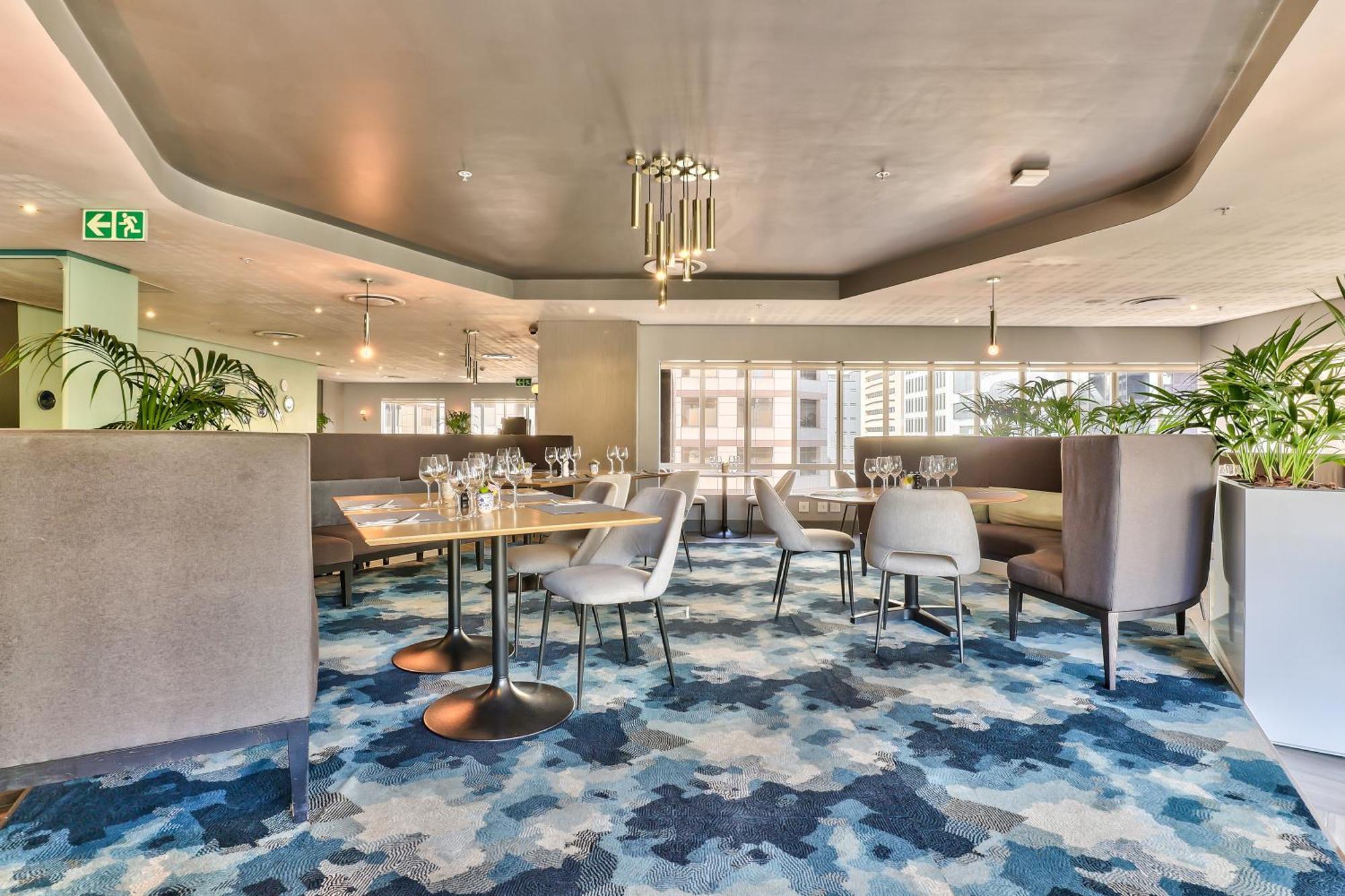 Urban Oasis Suite- Modern Comfort Meets Lux Apartment