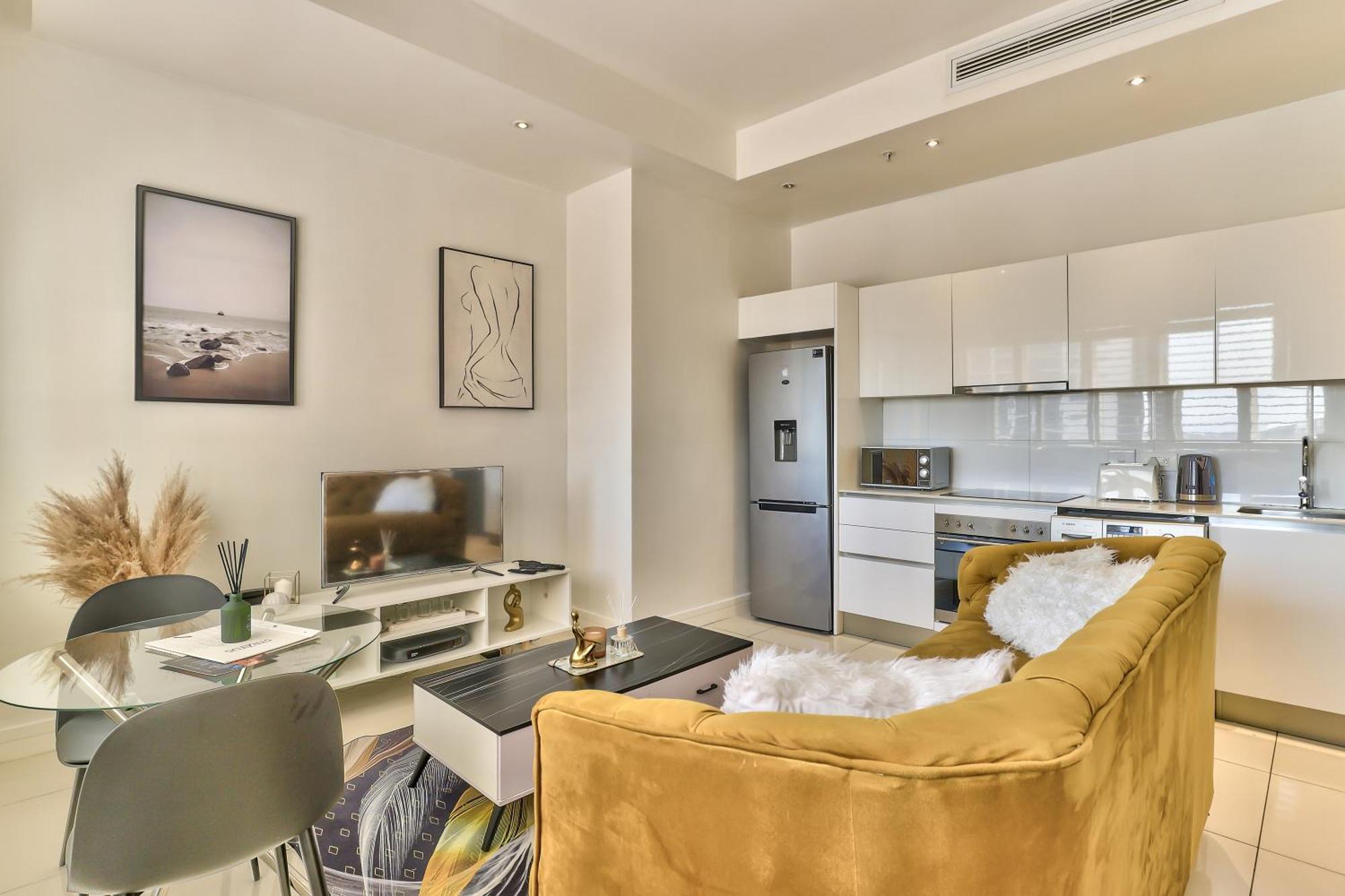 Urban Oasis Suite- Modern Comfort Meets Lux *
